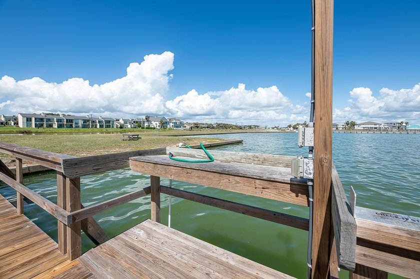 Welcome to coastal living in beautiful Rockport, Texas! This - photo 48