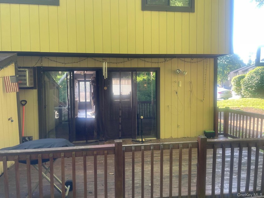 Beautiful Chelsea Cove End Unit with Wooded Privacy! Welcome - photo 7