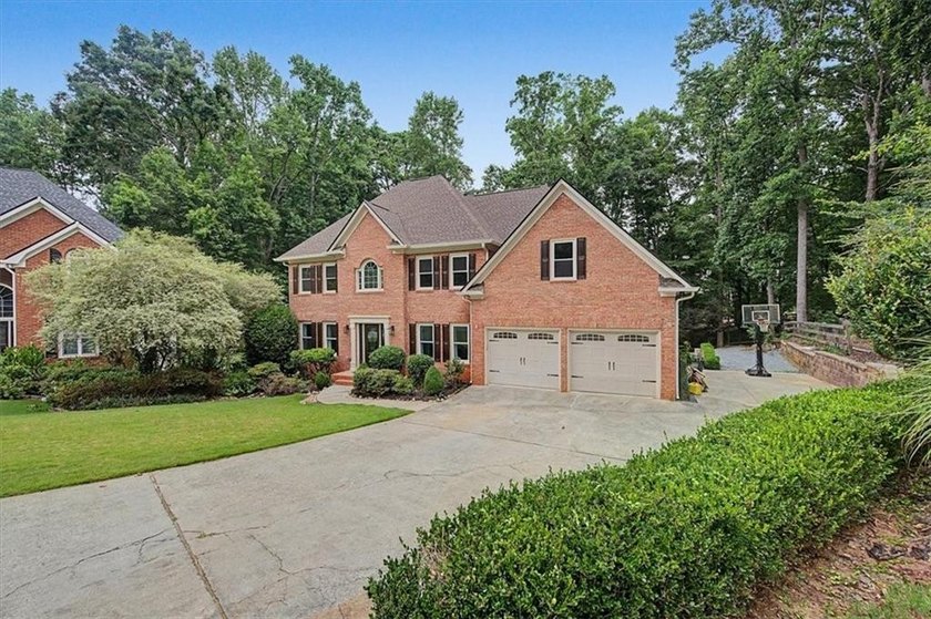 Impressive 5 bedroom , 3.5 bath Executive Home perfectly - photo 3