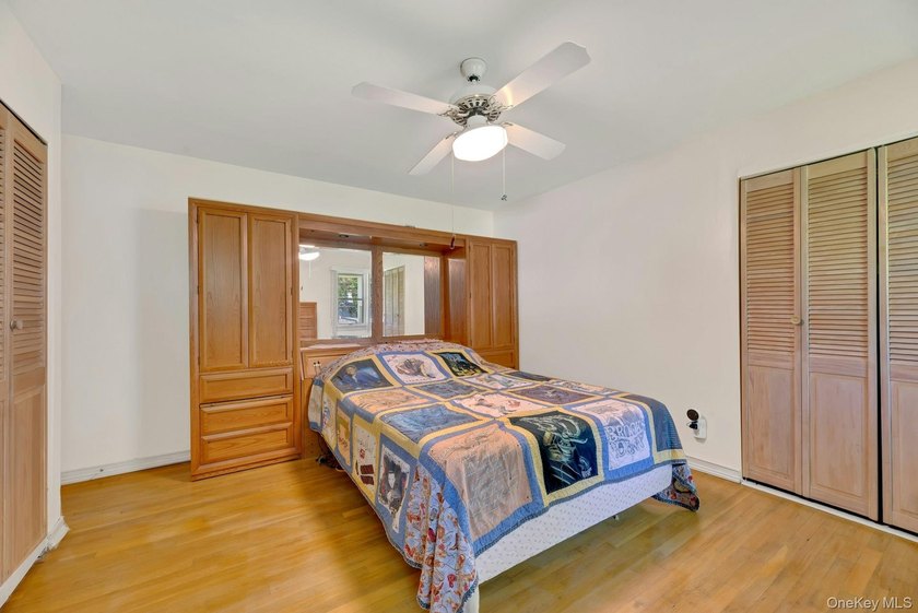Welcome to 7 Applewood Road located in the Smithtown School - photo 11