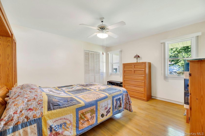 Welcome to 7 Applewood Road located in the Smithtown School - photo 12