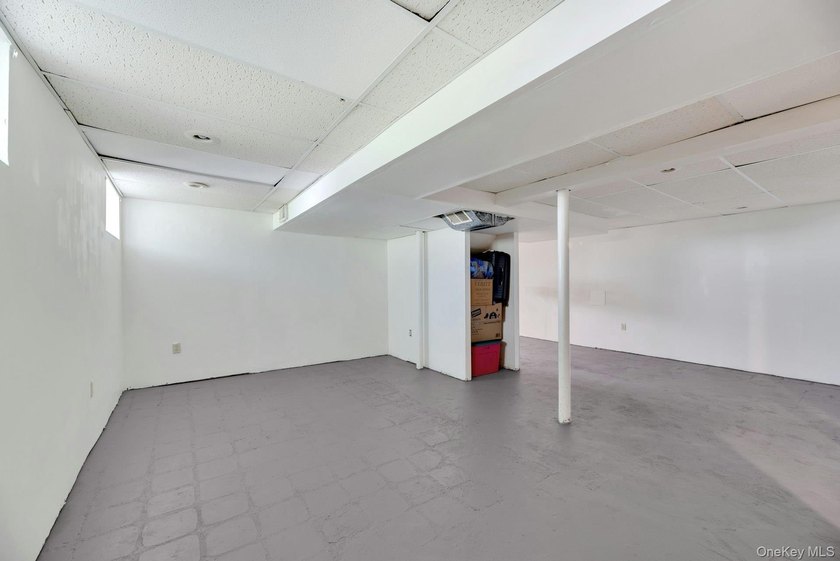 Welcome to 7 Applewood Road located in the Smithtown School - photo 15