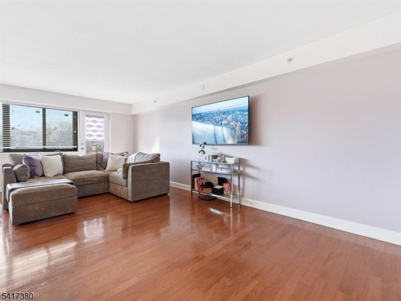 Welcome to this beautifully appointed move-in-ready condo - photo 18