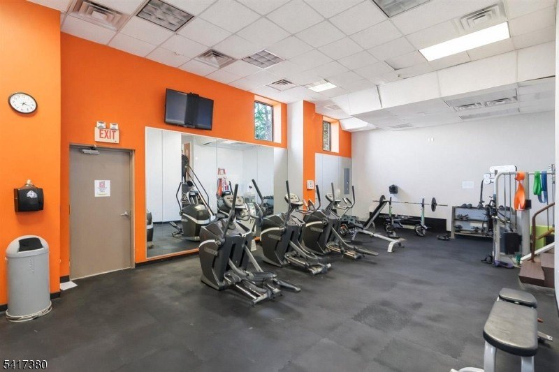 Welcome to this beautifully appointed move-in-ready condo - photo 21