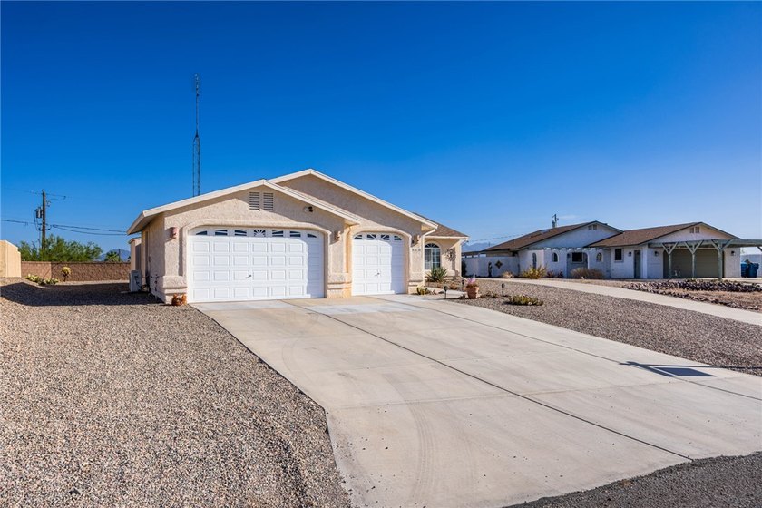 Welcome to this pristine 3BR/2BA home located on a quiet street - photo 25