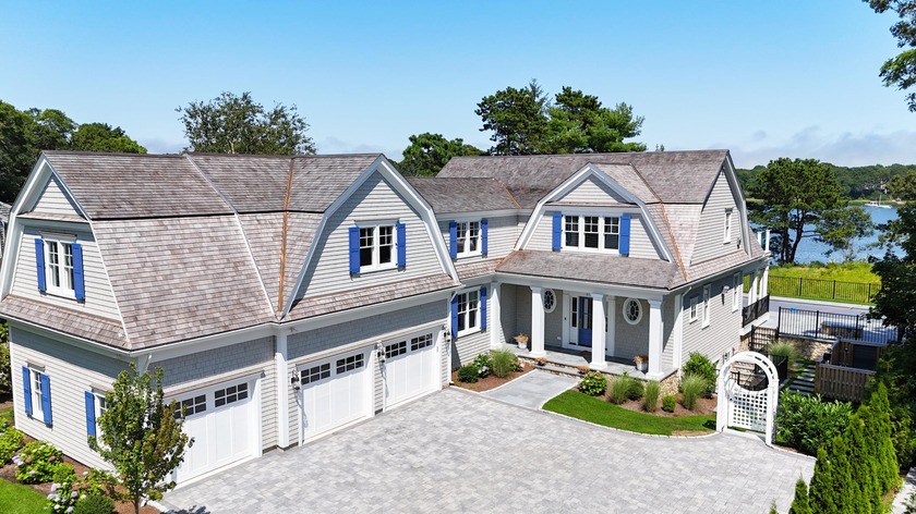 Mayflower Point, Orleans. This extraordinary waterfront estate - photo 4