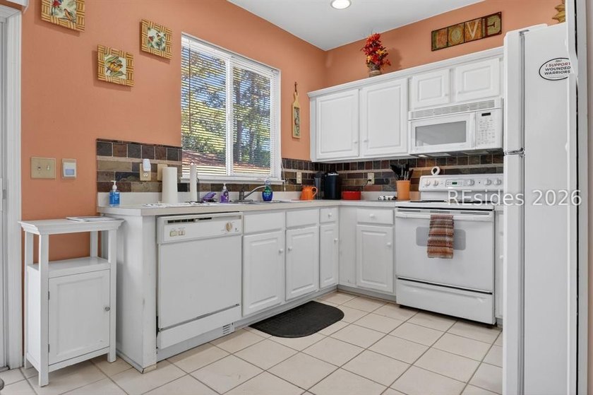 Welcome to this charming Acadia model located in the highly - photo 8