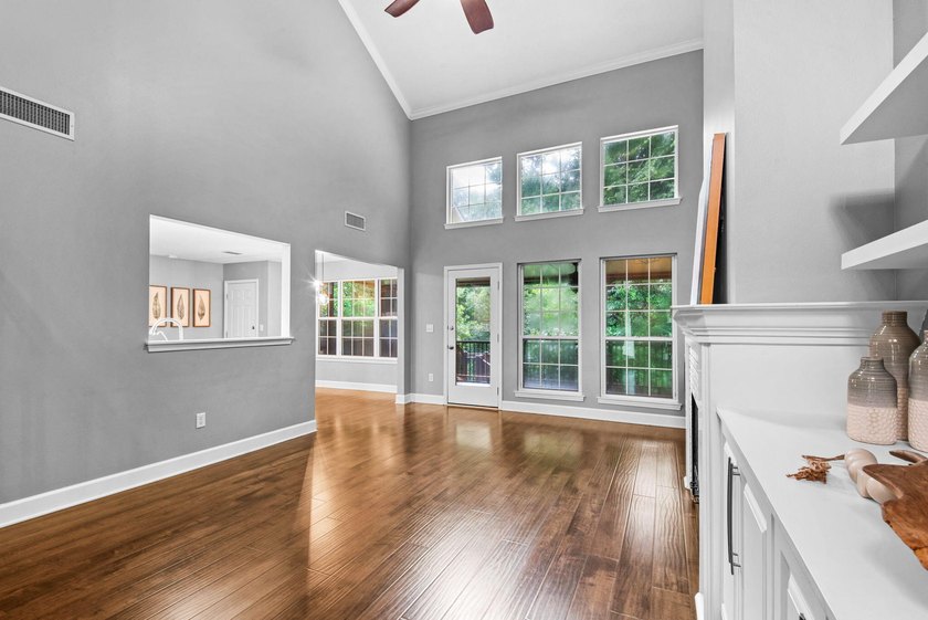Welcome to 320 Branch Hill Park, where traditional charm meets - photo 5