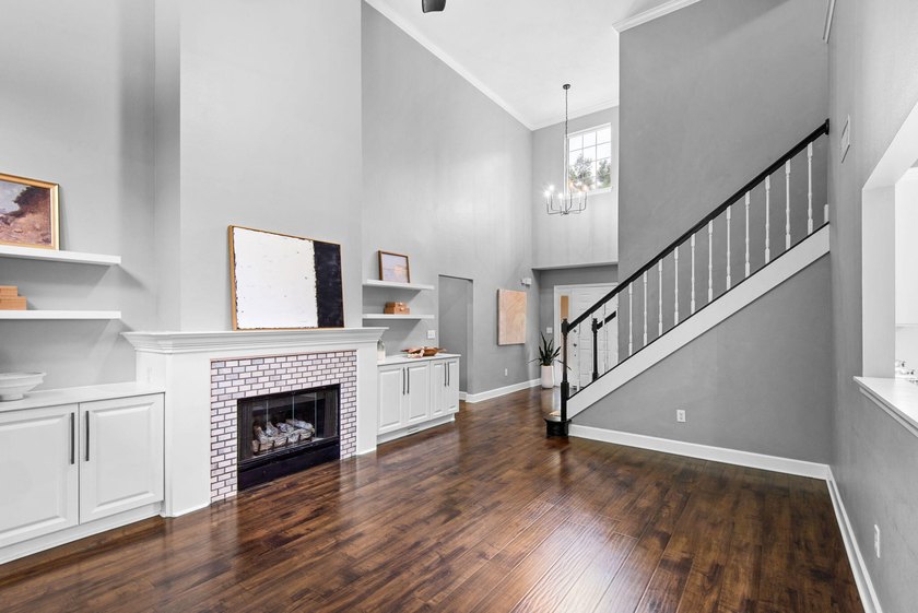Welcome to 320 Branch Hill Park, where traditional charm meets - photo 7