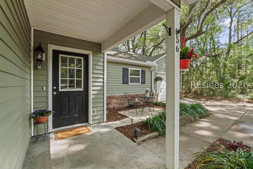 Tucked away on a private wooded setting boasting a prime lot - photo 4