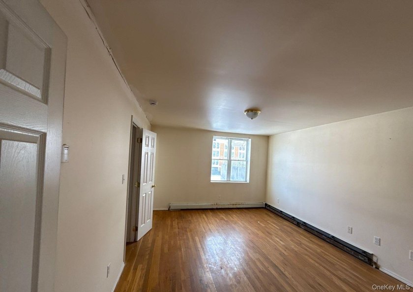 Colonial-style, Legal 2-family home, with 3 levels, featuring 5 - photo 15