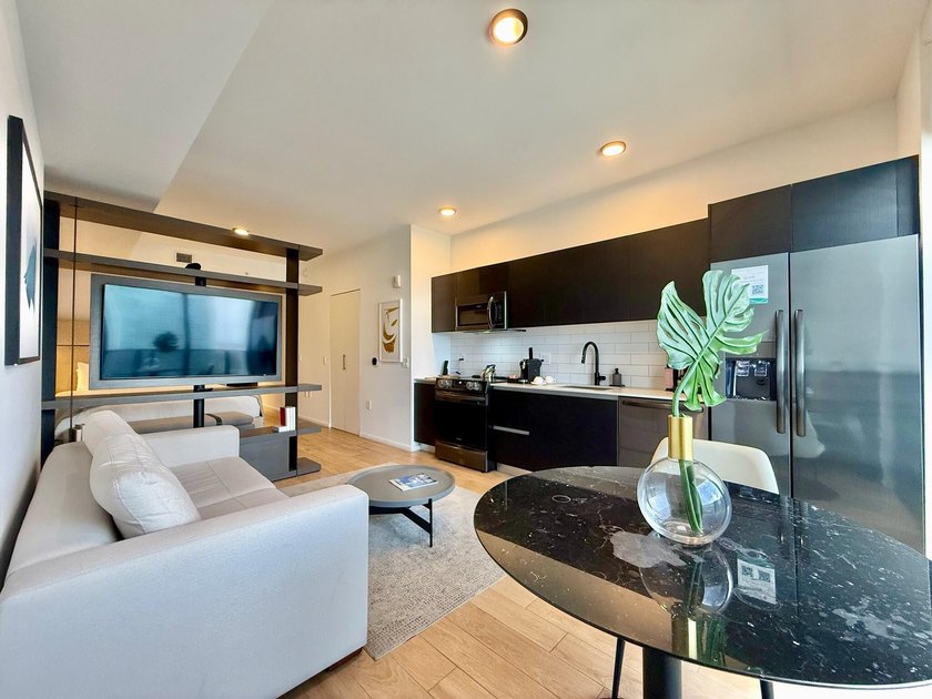Beautiful and captivating studio on the 39th Floor at The Elser - photo 16
