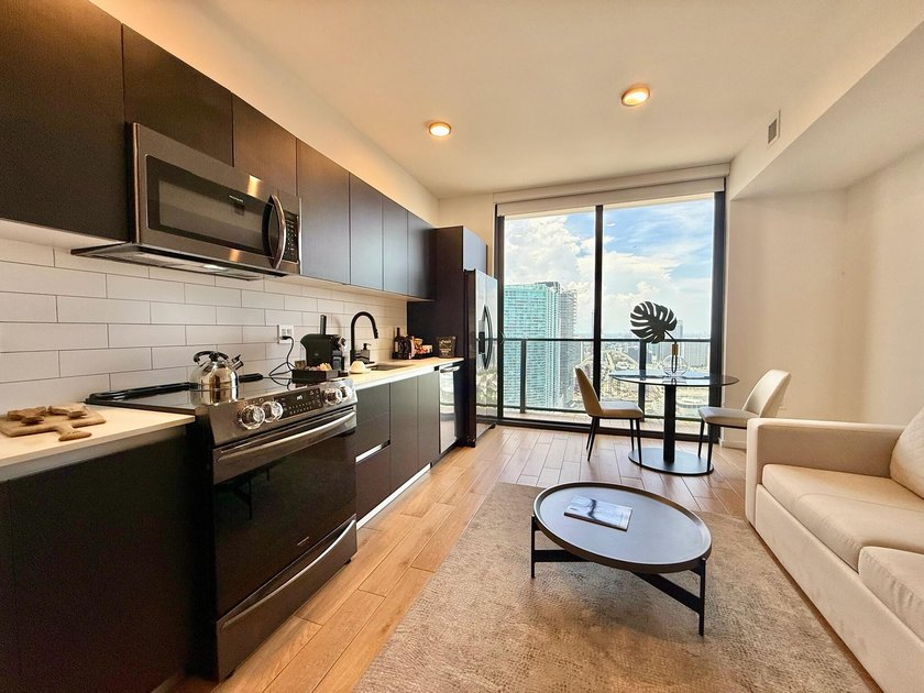 Beautiful and captivating studio on the 39th Floor at The Elser - photo 21