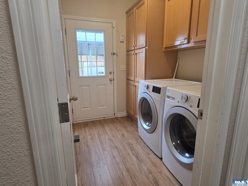 Space and natural light abound in this beautifully maintained - photo 28