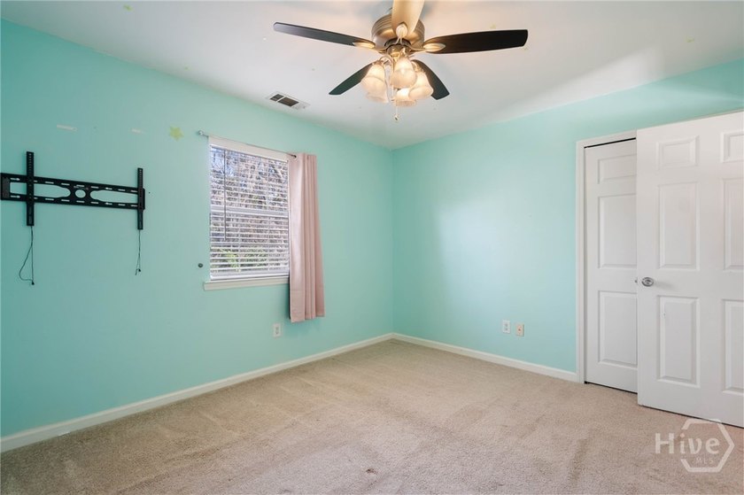 Welcome to 24 Saint Ives Drive in the heart of Georgetown. This - photo 31
