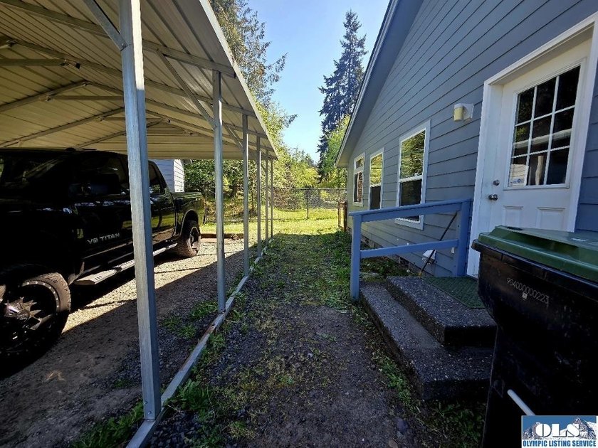 Space and natural light abound in this beautifully maintained - photo 35