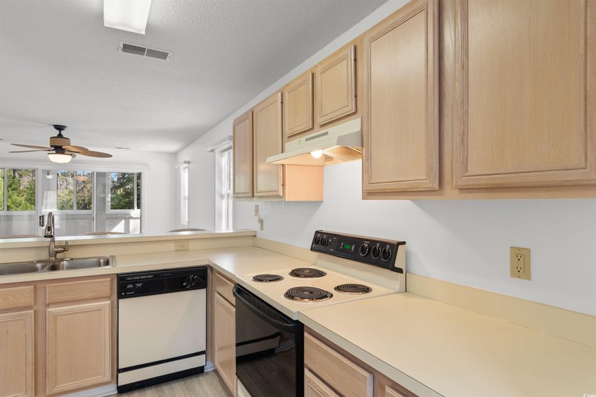 Do to no fault of the seller, this condo is back on the market - photo 8