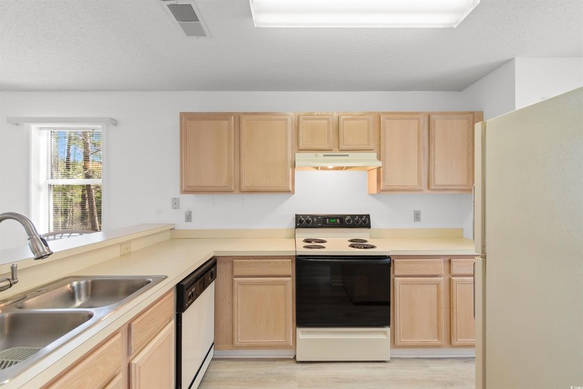 Do to no fault of the seller, this condo is back on the market - photo 9