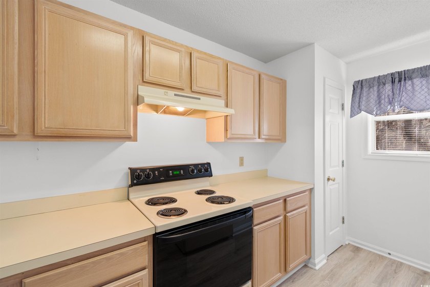 Do to no fault of the seller, this condo is back on the market - photo 10