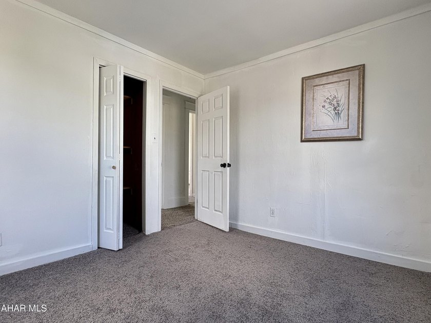 Welcome to this spacious and inviting home located on a quiet - photo 12