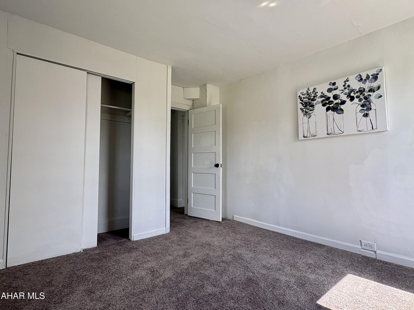 Welcome to this spacious and inviting home located on a quiet - photo 14