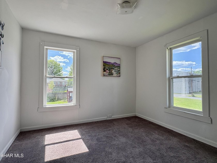 Welcome to this spacious and inviting home located on a quiet - photo 15
