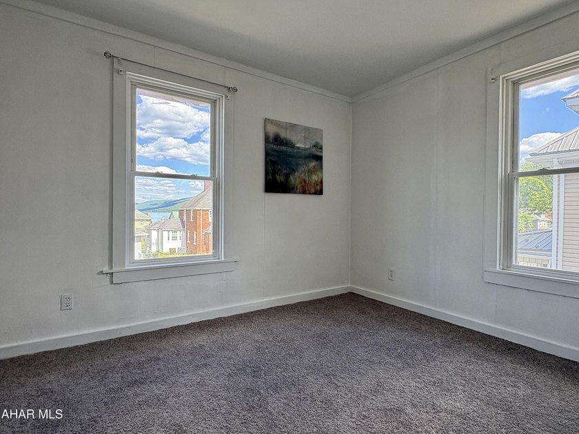 Welcome to this spacious and inviting home located on a quiet - photo 16