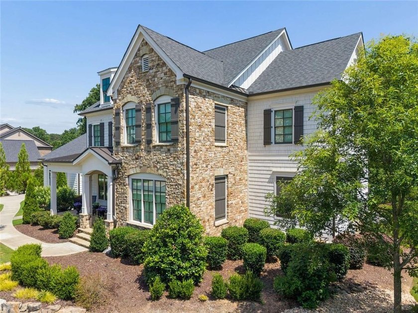 Gorgeous Private Retreat. Showcase home set on a beautifully - photo 2