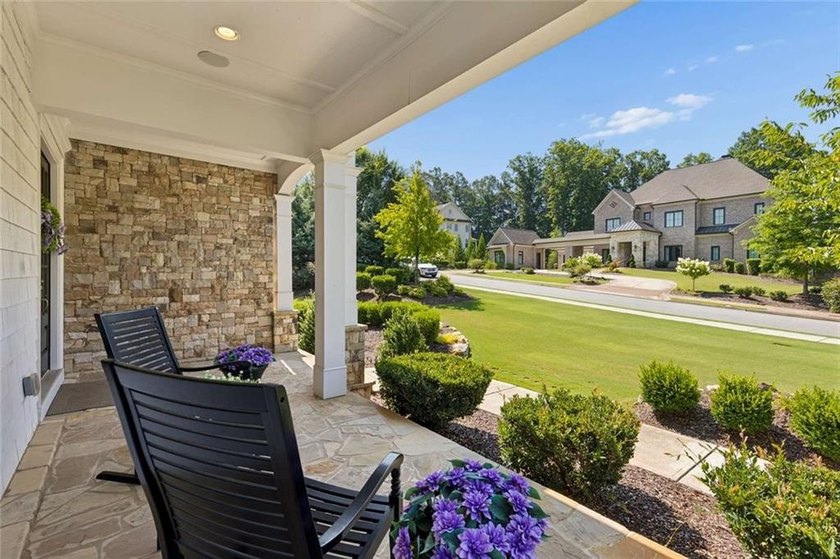 Gorgeous Private Retreat. Showcase home set on a beautifully - photo 4