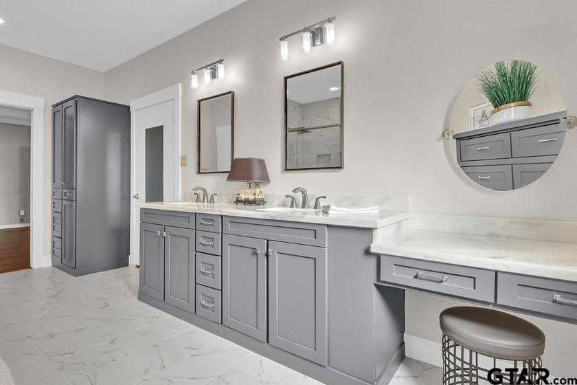 This beautifully updated home strikes that perfect balance - photo 28