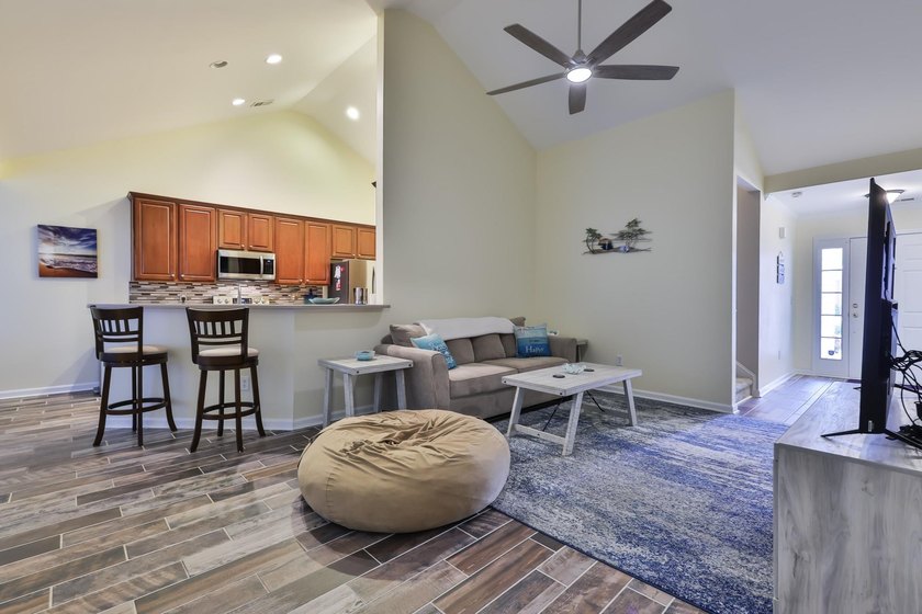 Welcome to 117 Bleckley Ave, located in the desirable Arrowhead - photo 2