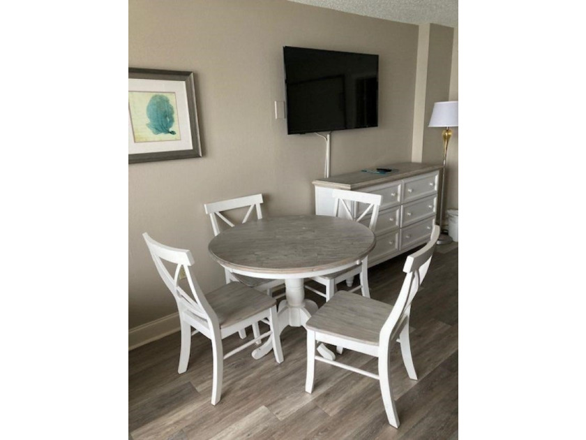 Beautiful wood flooring upgraded per resort standards. Queen - photo 7