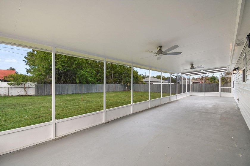 Fully renovated 3-bedroom, 2-bath home featuring a desirable - photo 29