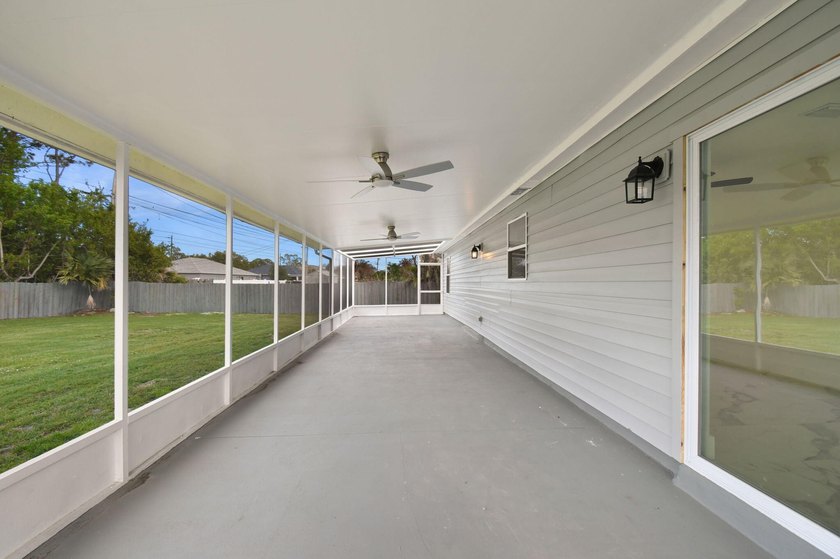 Fully renovated 3-bedroom, 2-bath home featuring a desirable - photo 30