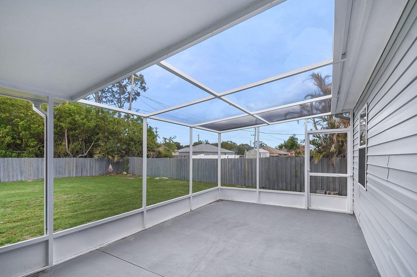 Fully renovated 3-bedroom, 2-bath home featuring a desirable - photo 32