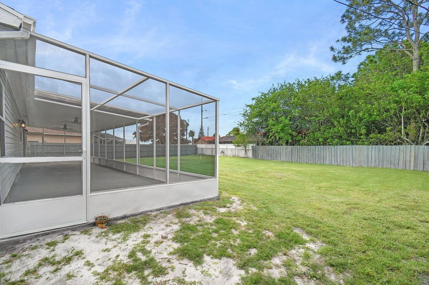 Fully renovated 3-bedroom, 2-bath home featuring a desirable - photo 34