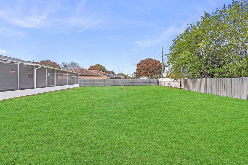 Fully renovated 3-bedroom, 2-bath home featuring a desirable - photo 35