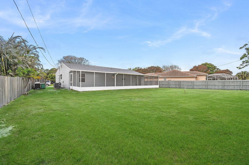 Fully renovated 3-bedroom, 2-bath home featuring a desirable - photo 36