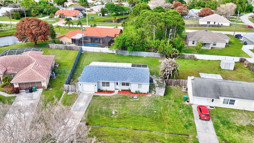 Fully renovated 3-bedroom, 2-bath home featuring a desirable - photo 41