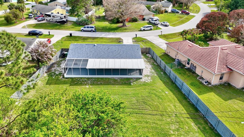 Fully renovated 3-bedroom, 2-bath home featuring a desirable - photo 42