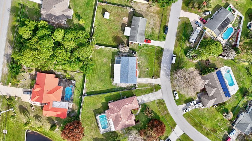 Fully renovated 3-bedroom, 2-bath home featuring a desirable - photo 43