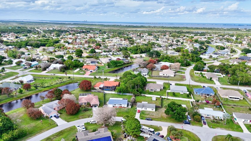 Fully renovated 3-bedroom, 2-bath home featuring a desirable - photo 46