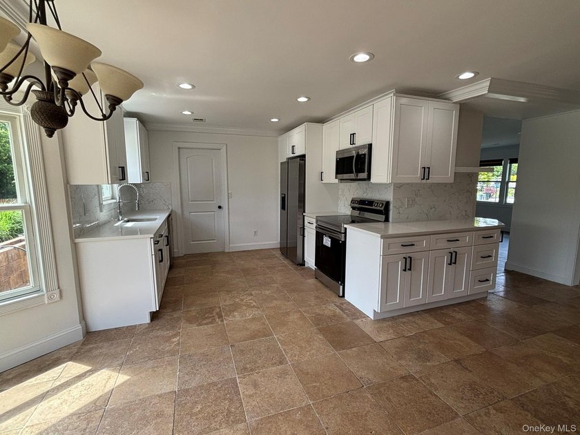 gorgeous renovated sprawling ranch,in desirable timber ridge - photo 10