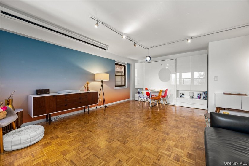 Beautifully Renovated Studio With Great Space, &amp; Open View at an - photo 4
