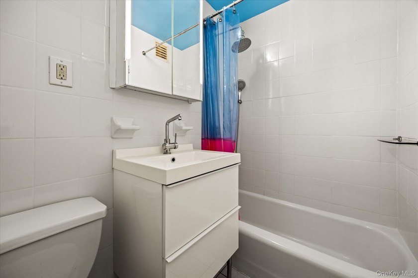 Beautifully Renovated Studio With Great Space, &amp; Open View at an - photo 9