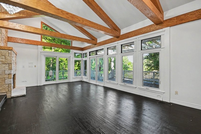 Welcome to a truly extraordinary estate where luxury, privacy - photo 6
