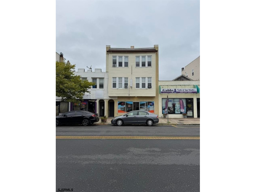 Prime Investment Opportunity Just Two Blocks from the Beach and - photo 4