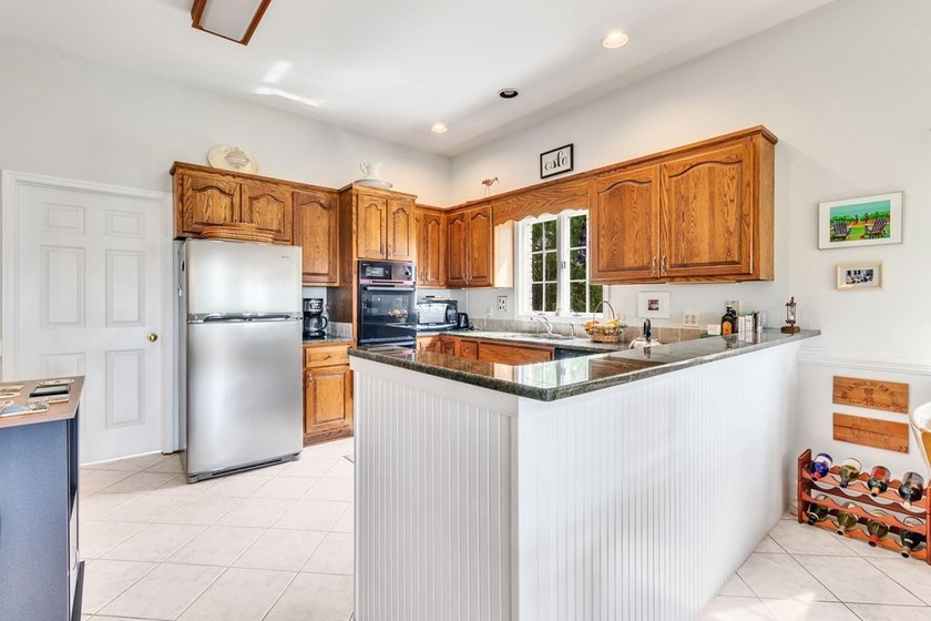Waterfront living awaits in White Stone on more than 4 private - photo 22