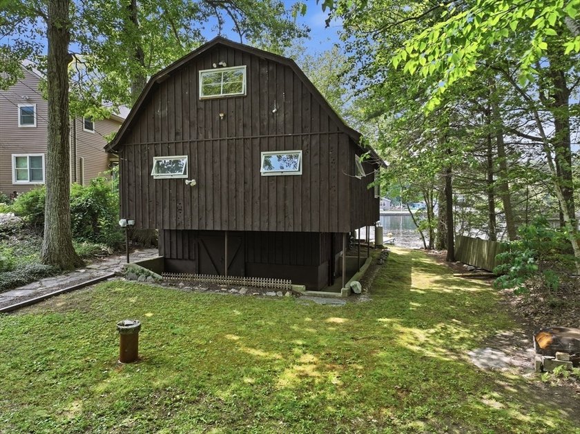 OFFER DEADLINE MONDAY 5PM. WATERFRONT RETREAT ON STILES - photo 31