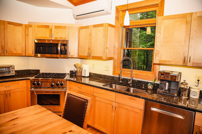 Escape into relaxation &amp; serenity at 32 Seneca Trail, which - photo 7